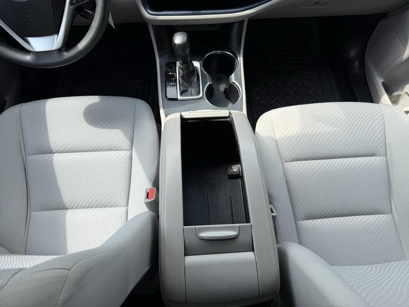 Toyota Highlander LE FWD I4 2019