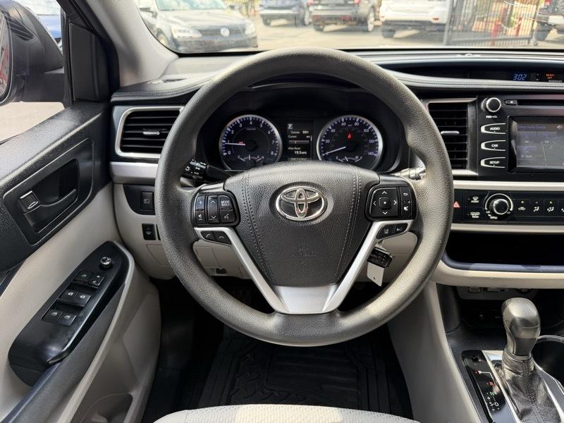 Toyota Highlander LE FWD I4 2019