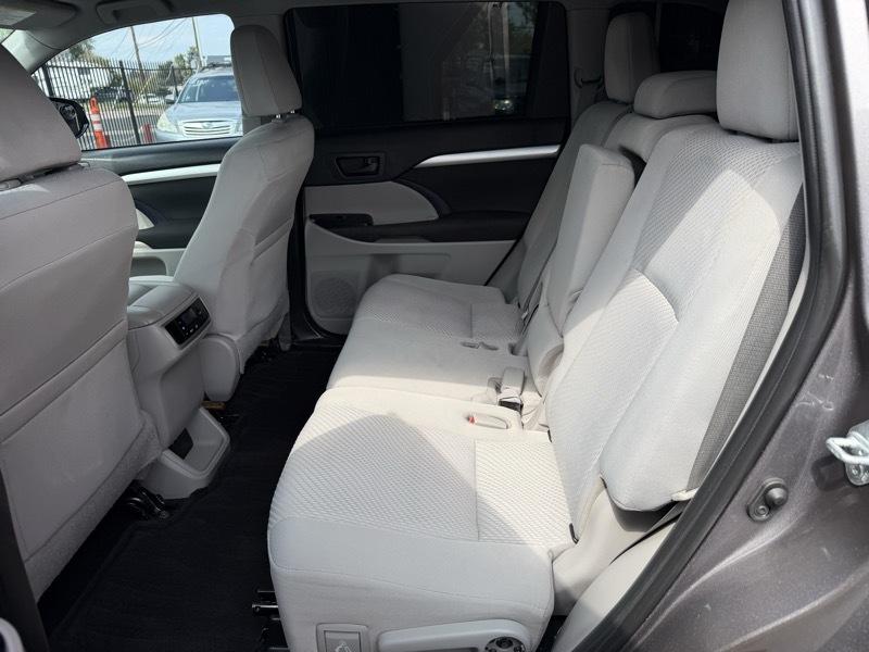 Toyota Highlander LE FWD I4 2019