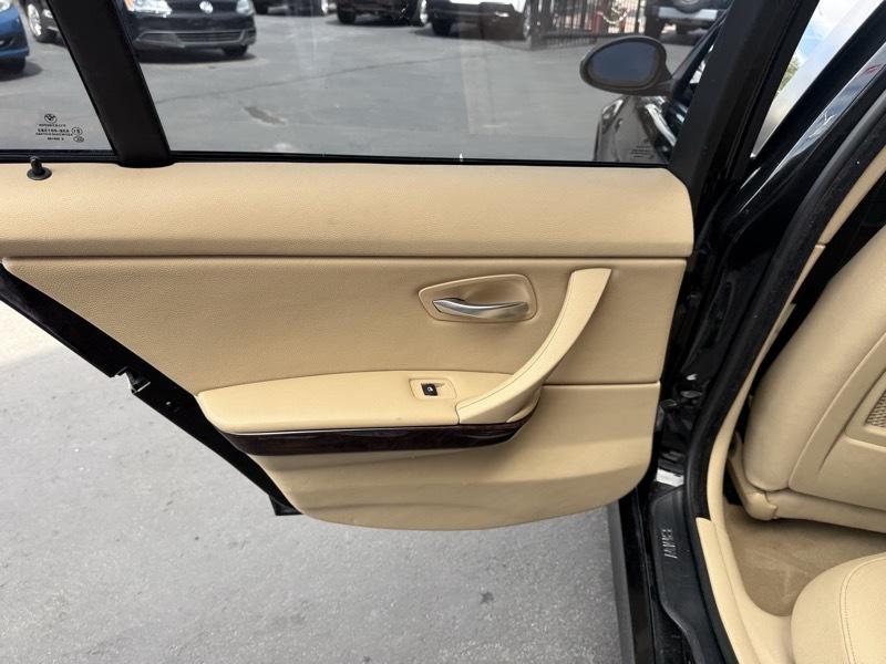 BMW 3-Series 325xi Sedan 2006