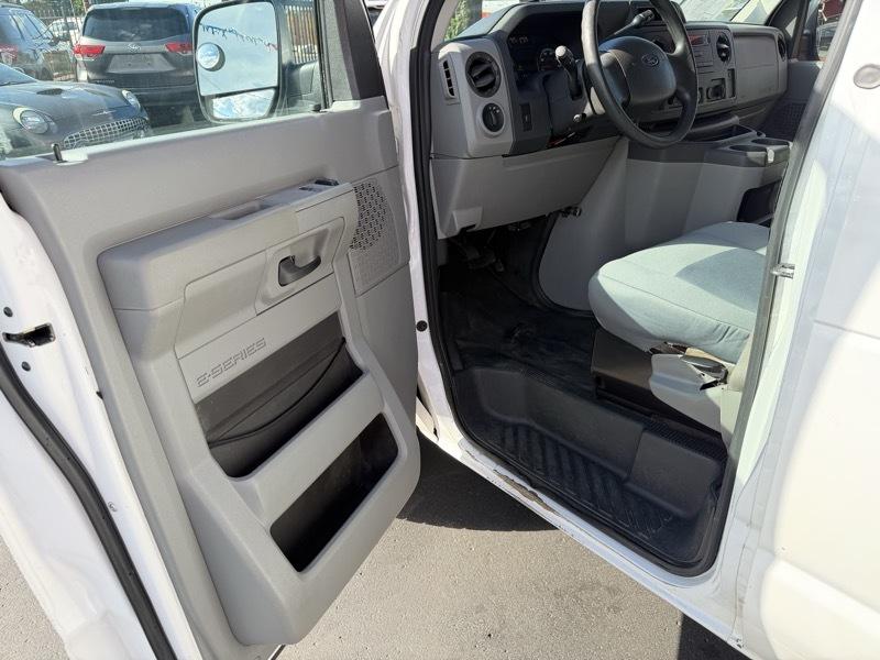 Ford Econoline E-250 2011