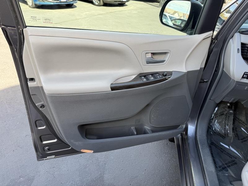 Toyota Sienna Limited AWD 7-Passenger V6 2015