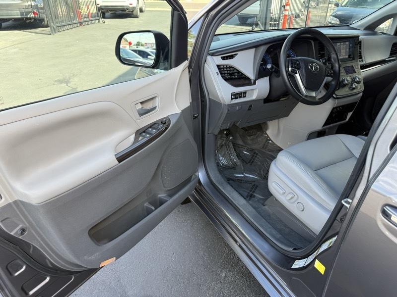 Toyota Sienna Limited AWD 7-Passenger V6 2015