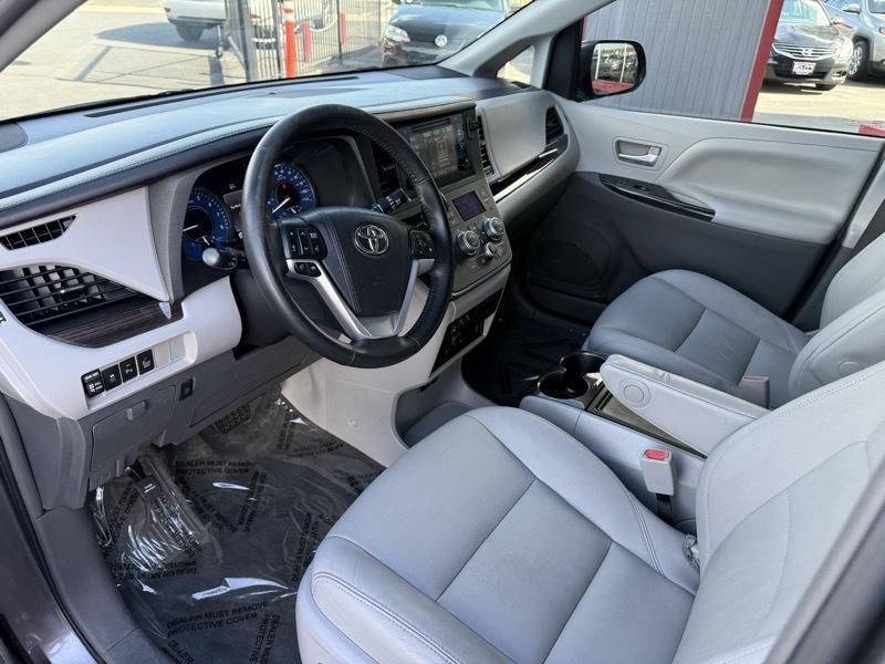 Toyota Sienna Limited AWD 7-Passenger V6 2015