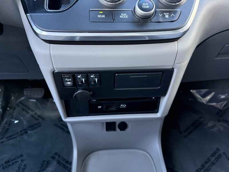 Toyota Sienna Limited AWD 7-Passenger V6 2015