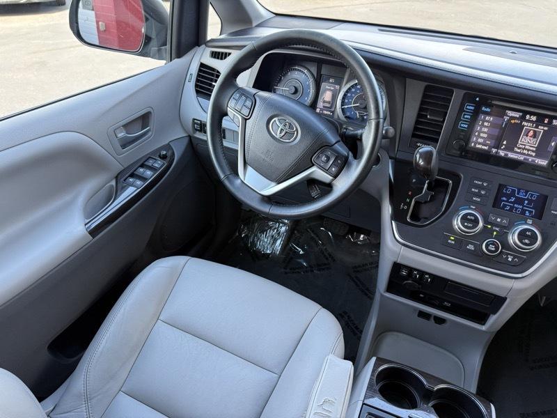 Toyota Sienna Limited AWD 7-Passenger V6 2015