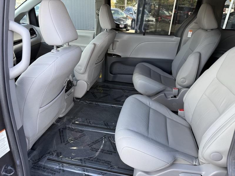 Toyota Sienna Limited AWD 7-Passenger V6 2015