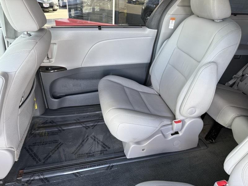 Toyota Sienna Limited AWD 7-Passenger V6 2015
