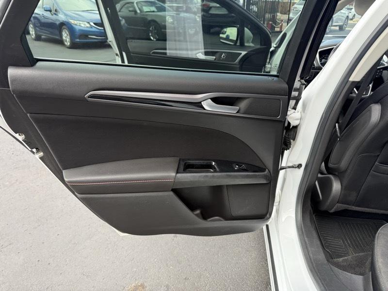 Ford Fusion SE 2013