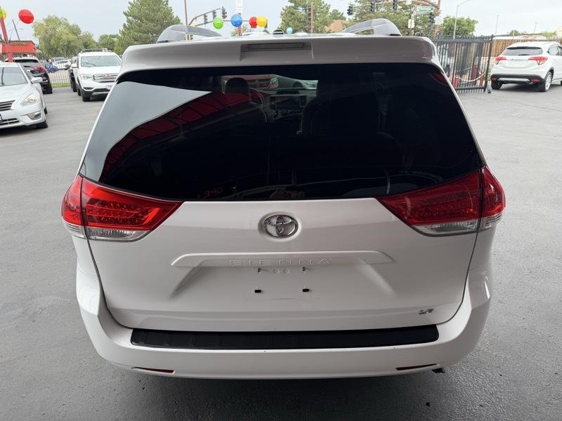 Toyota Sienna LE FWD 8-Passenger V6 2013