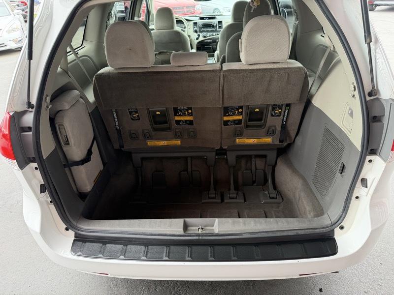 Toyota Sienna LE FWD 8-Passenger V6 2013