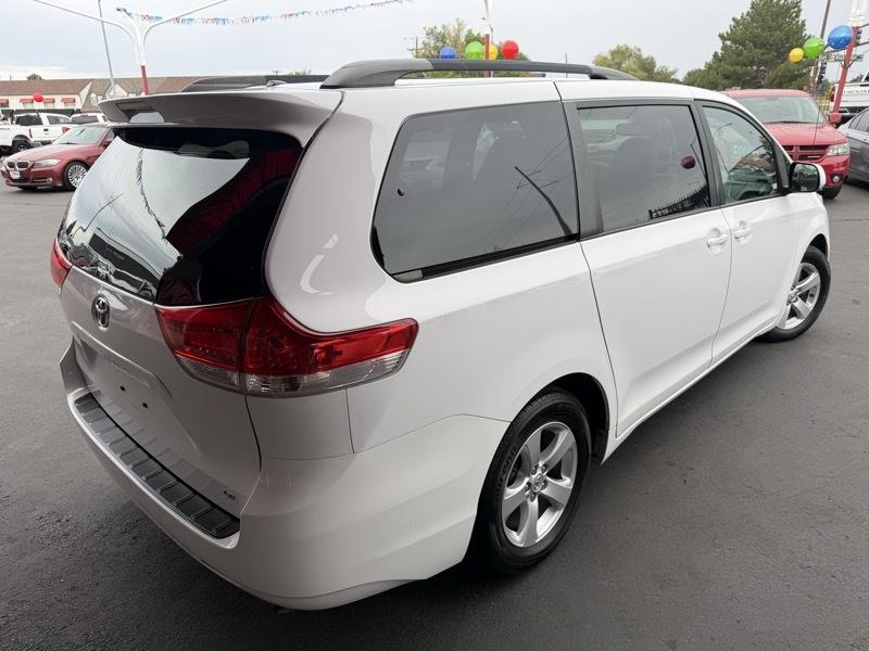 Toyota Sienna LE FWD 8-Passenger V6 2013