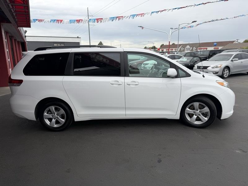 Toyota Sienna LE FWD 8-Passenger V6 2013