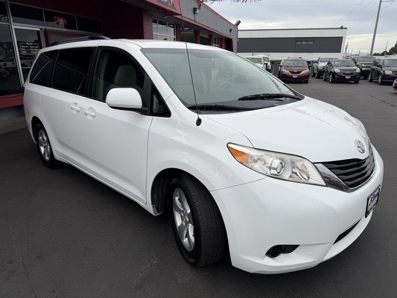 Toyota Sienna LE FWD 8-Passenger V6 2013