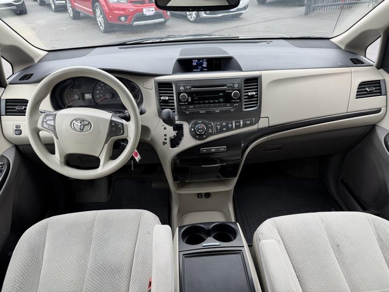 Toyota Sienna LE FWD 8-Passenger V6 2013
