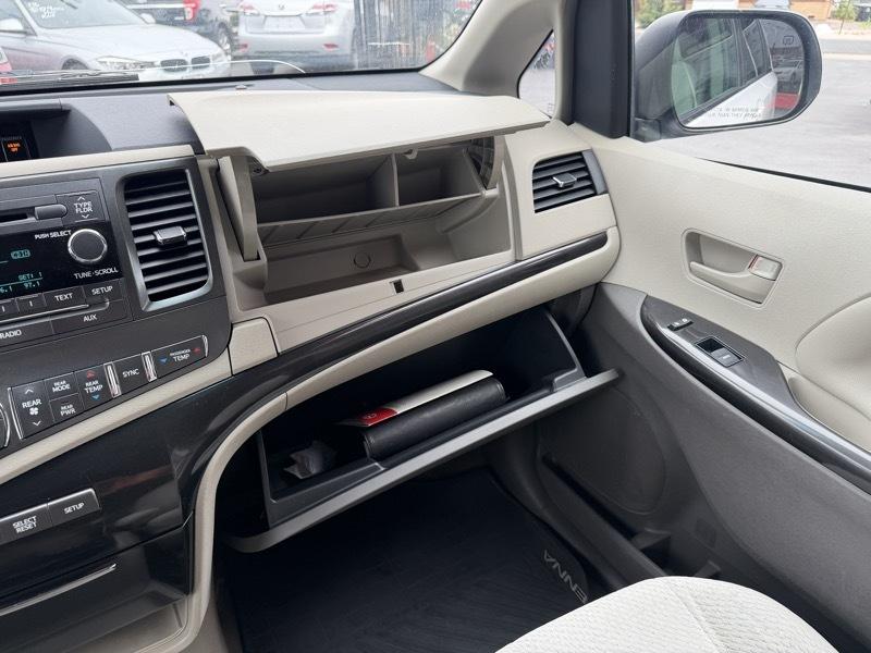 Toyota Sienna LE FWD 8-Passenger V6 2013