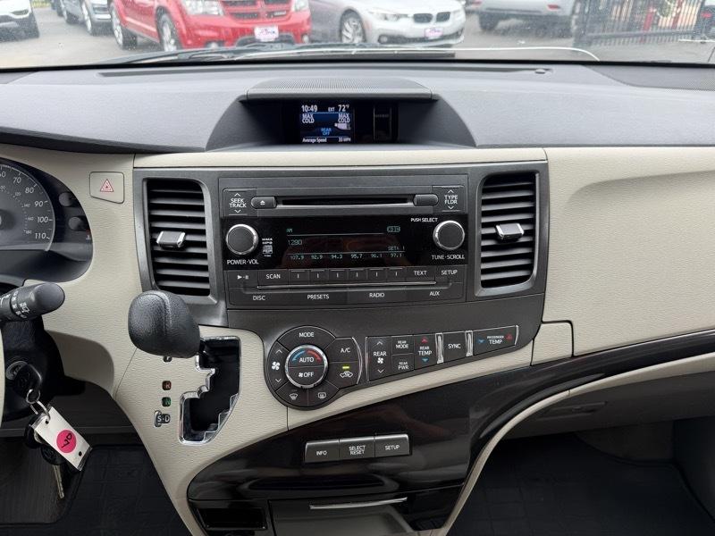 Toyota Sienna LE FWD 8-Passenger V6 2013