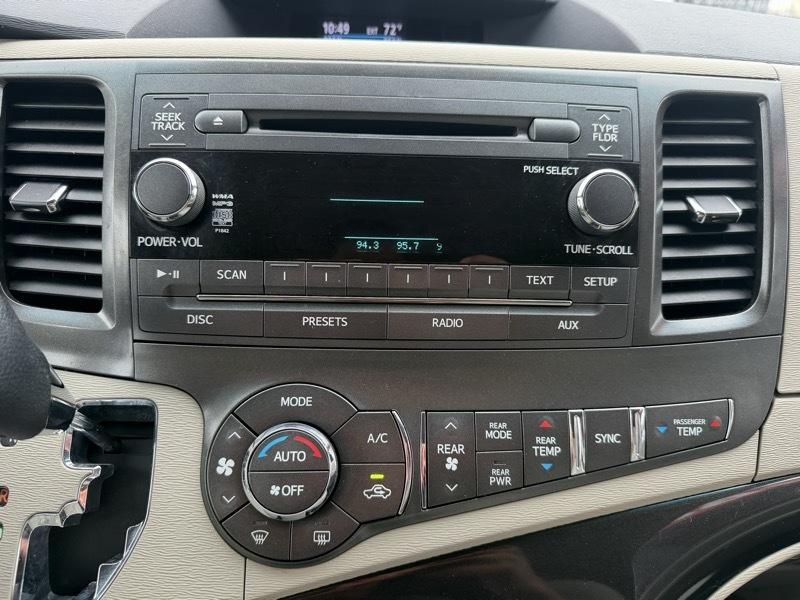 Toyota Sienna LE FWD 8-Passenger V6 2013