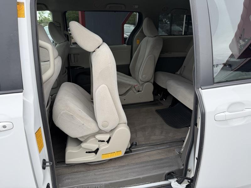 Toyota Sienna LE FWD 8-Passenger V6 2013
