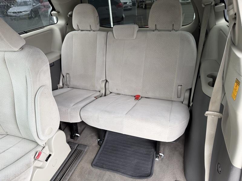 Toyota Sienna LE FWD 8-Passenger V6 2013