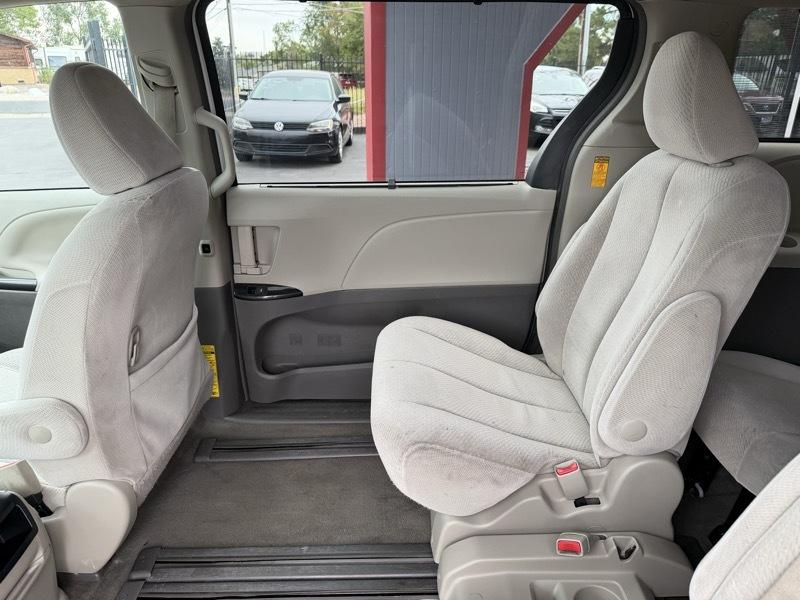 Toyota Sienna LE FWD 8-Passenger V6 2013