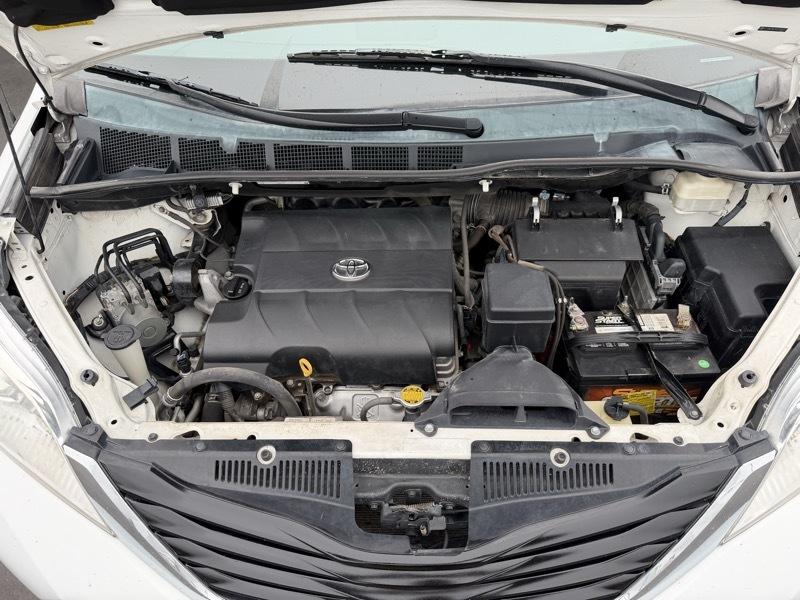 Toyota Sienna LE FWD 8-Passenger V6 2013