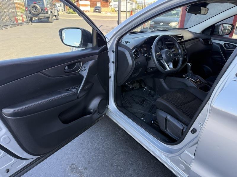 Nissan Rogue Sport S 2020