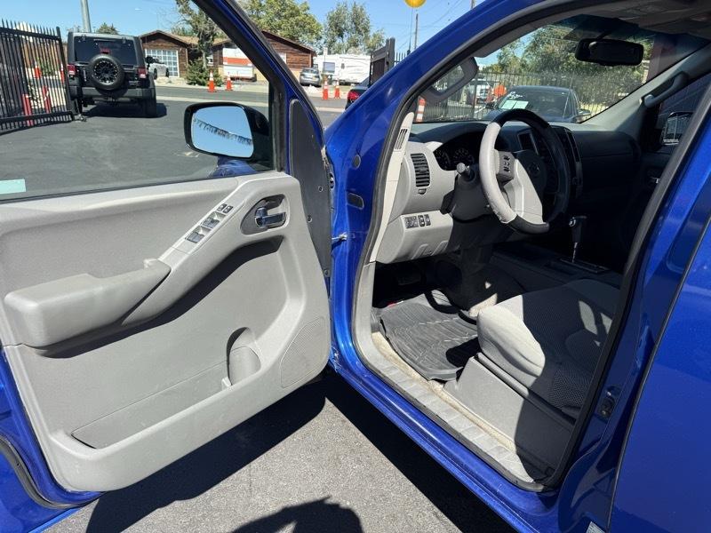 Nissan Frontier SV Crew Cab 4WD LWB 2012