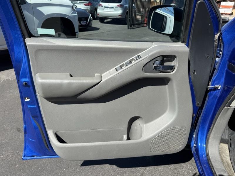 Nissan Frontier SV Crew Cab 4WD LWB 2012