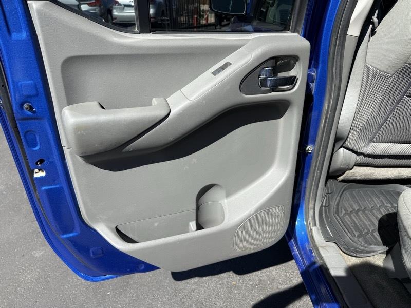 Nissan Frontier SV Crew Cab 4WD LWB 2012