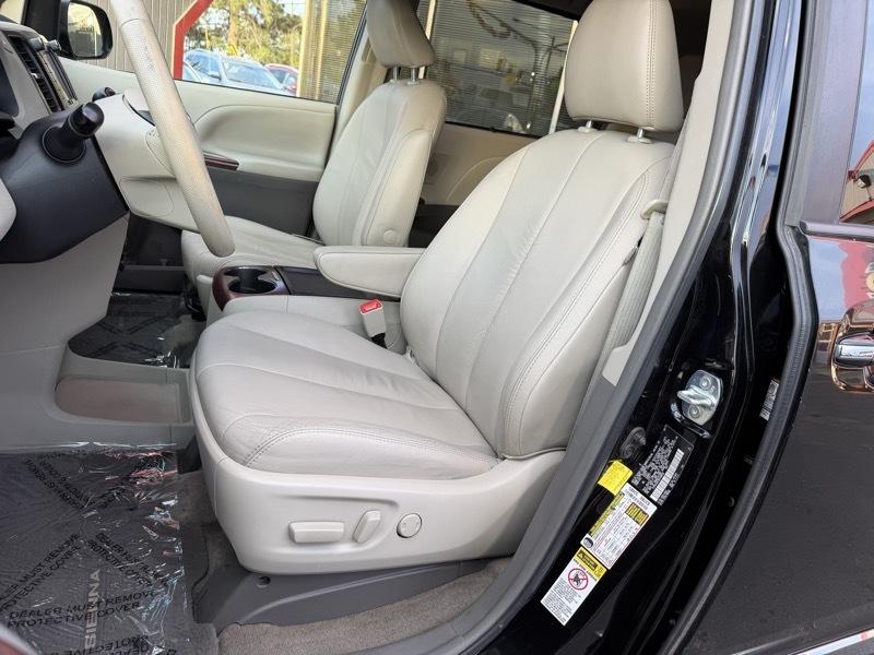Toyota Sienna XLE 8-Pass V6 2011