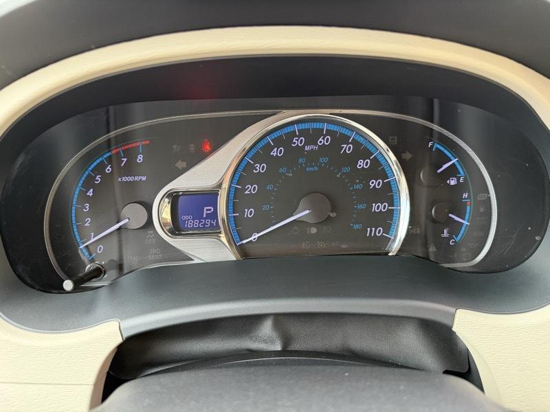 Toyota Sienna XLE 8-Pass V6 2011