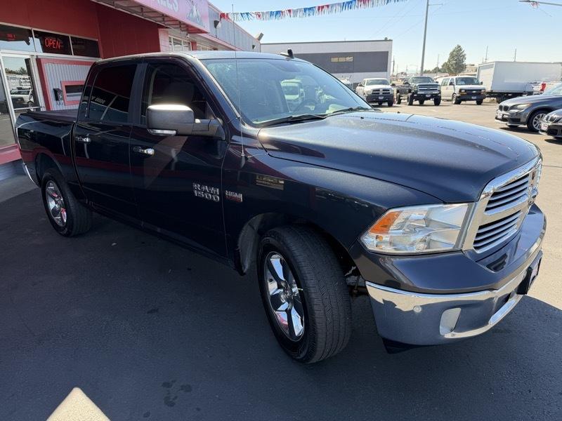 RAM 1500 SLT Crew Cab SWB 4WD 2017