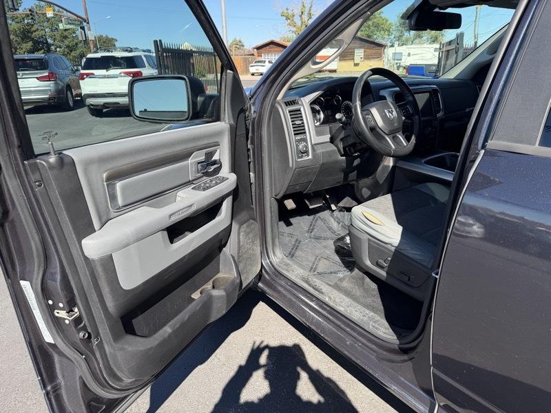 RAM 1500 SLT Crew Cab SWB 4WD 2017