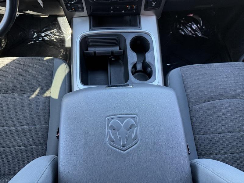RAM 1500 SLT Crew Cab SWB 4WD 2017