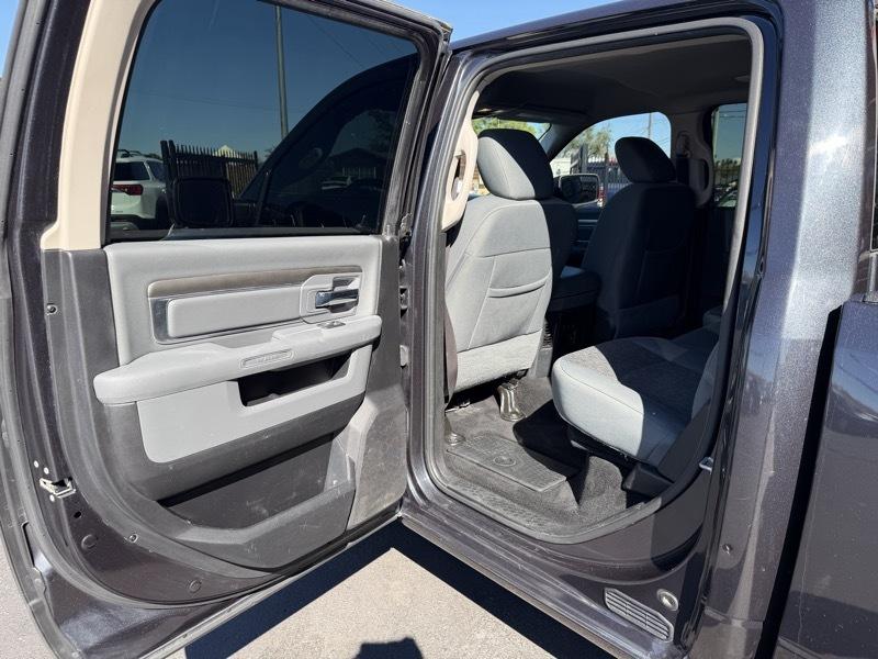RAM 1500 SLT Crew Cab SWB 4WD 2017