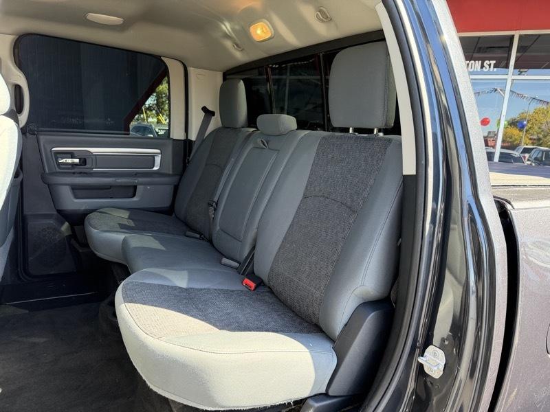 RAM 1500 SLT Crew Cab SWB 4WD 2017