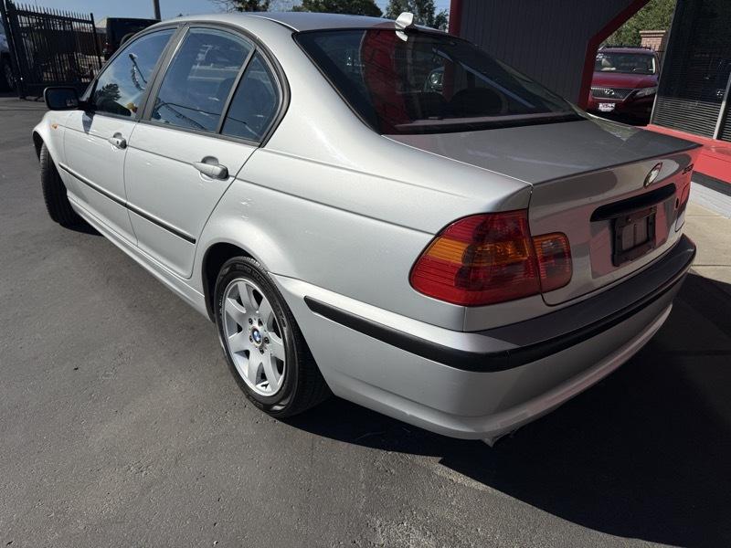 BMW 3-Series 325i Sedan 2004