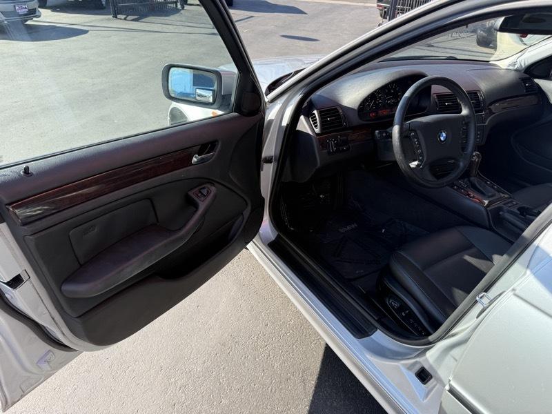 BMW 3-Series 325i Sedan 2004