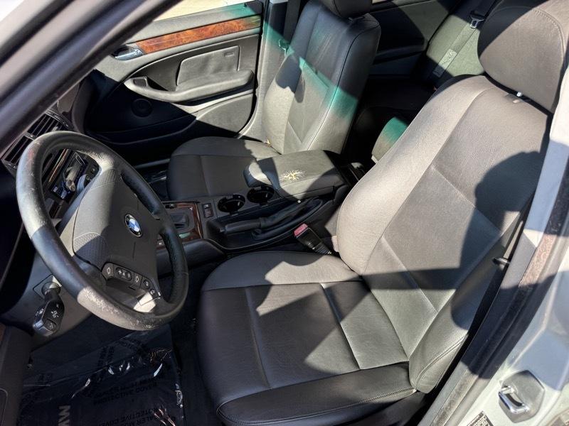 BMW 3-Series 325i Sedan 2004