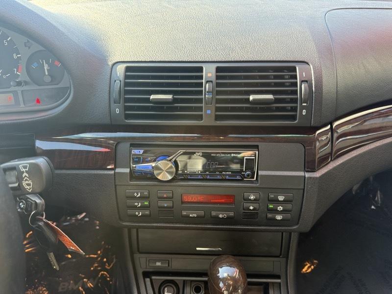 BMW 3-Series 325i Sedan 2004
