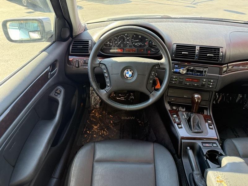 BMW 3-Series 325i Sedan 2004