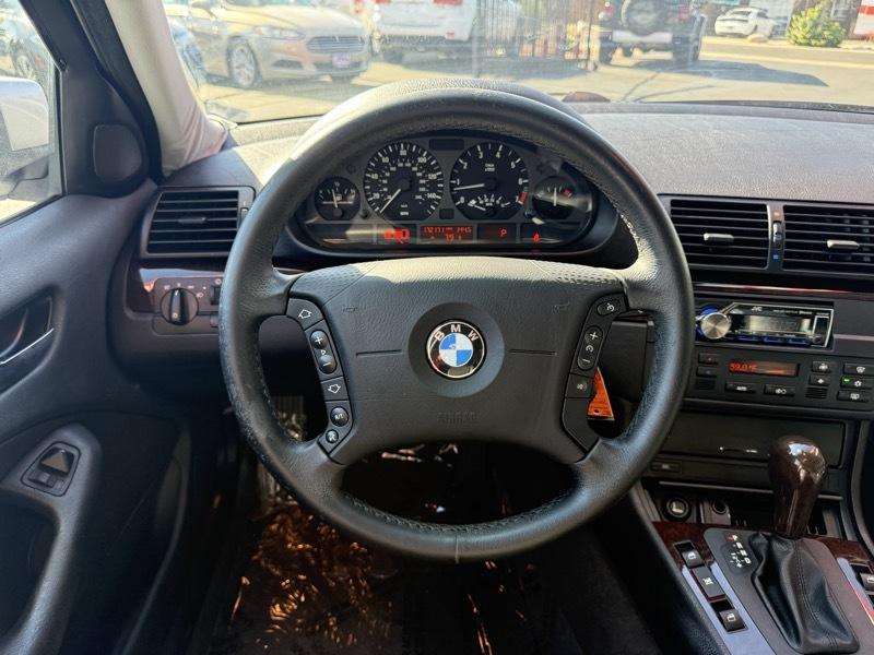 BMW 3-Series 325i Sedan 2004