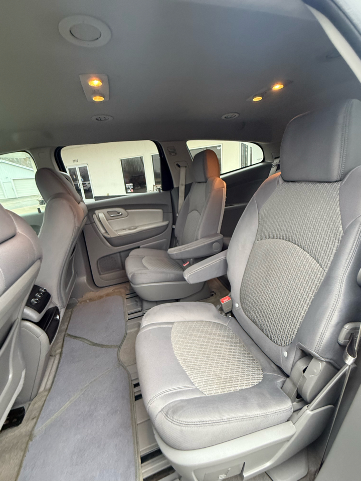 Chevrolet Traverse LT FWD 2011