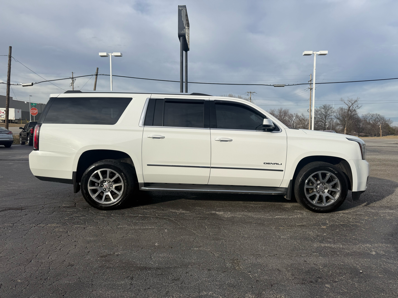 GMC Yukon XL Denali 4WD 2016