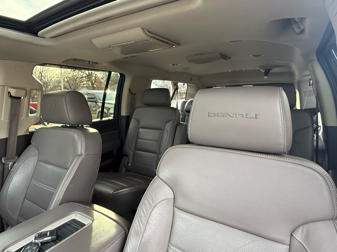 GMC Yukon XL Denali 4WD 2016