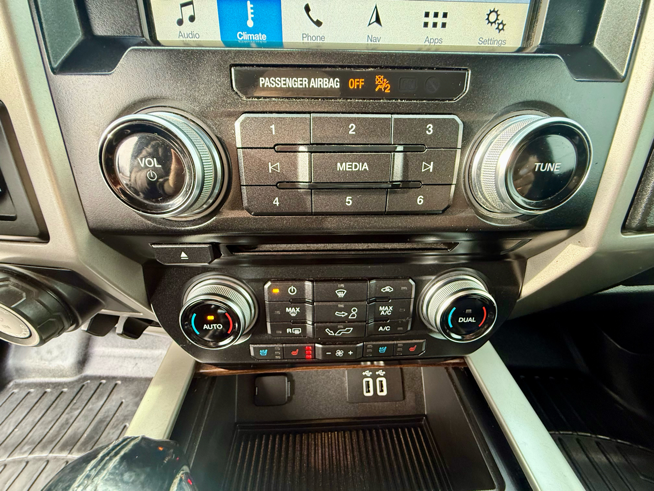 Ford F-150 Lariat SuperCrew 5.5-ft. Bed 4WD 2016