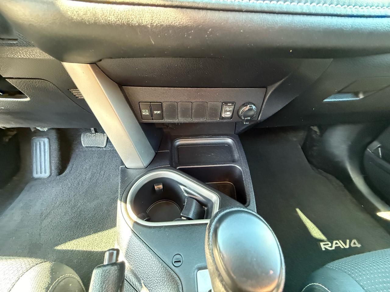 Toyota RAV4 XLE AWD 2016