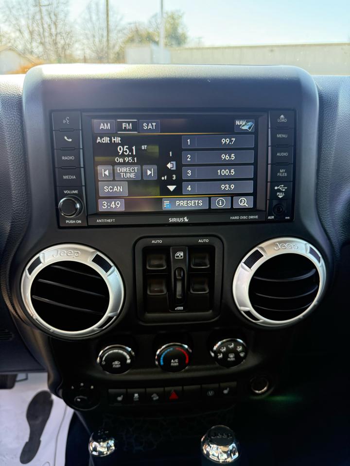 Jeep Wrangler Unlimited Sahara 4WD 2014