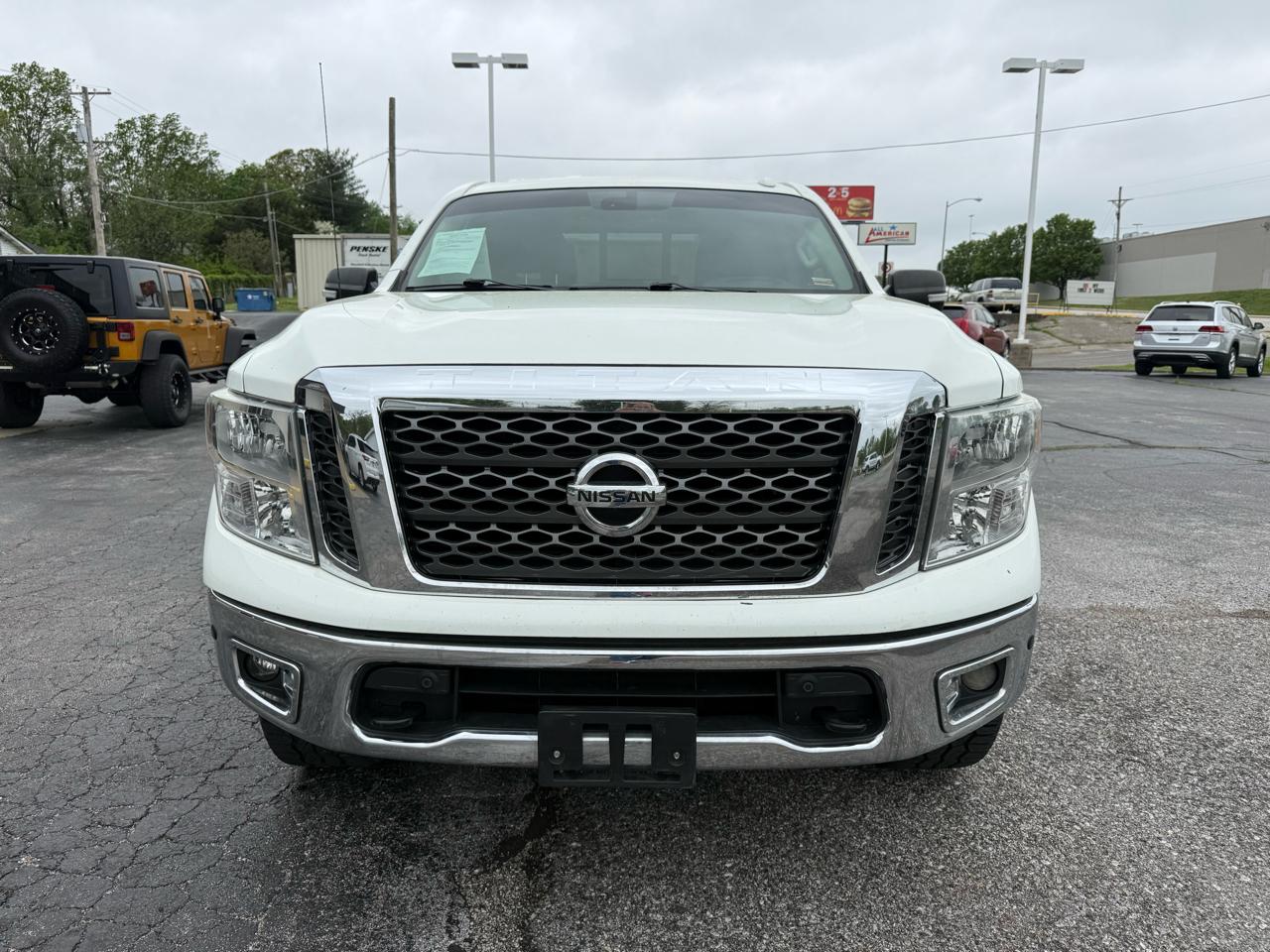 Nissan Titan Platinum Reserve Crew Cab 4WD 2017